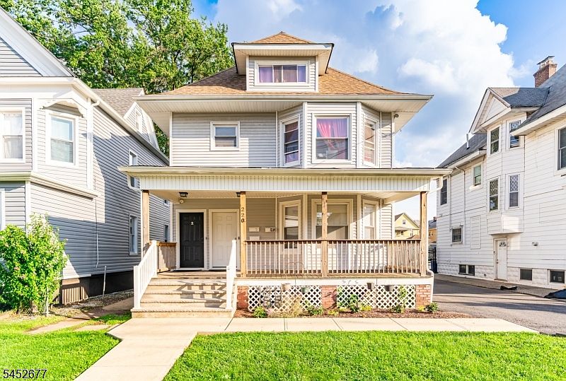 1st image of 220 Murray St