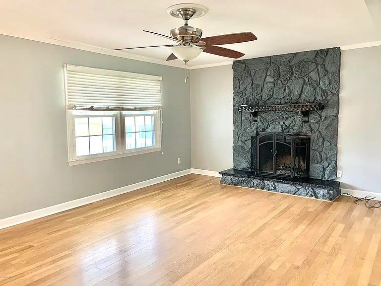 104 Balsam Rd — Photo 4