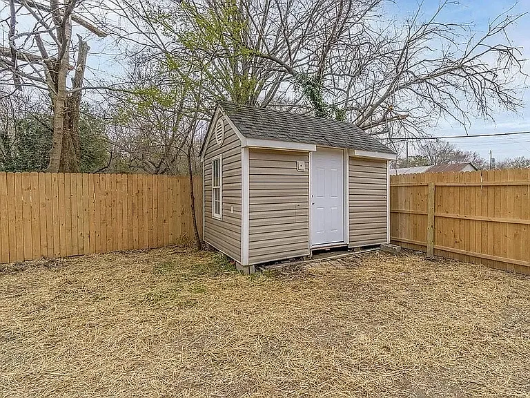 3211 Stockton St — Photo 14