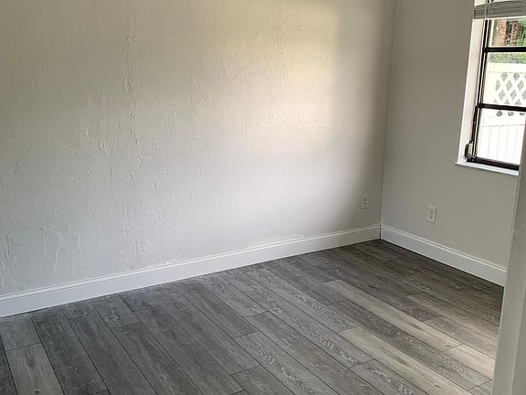2nd image of 2103 N Palm Cir