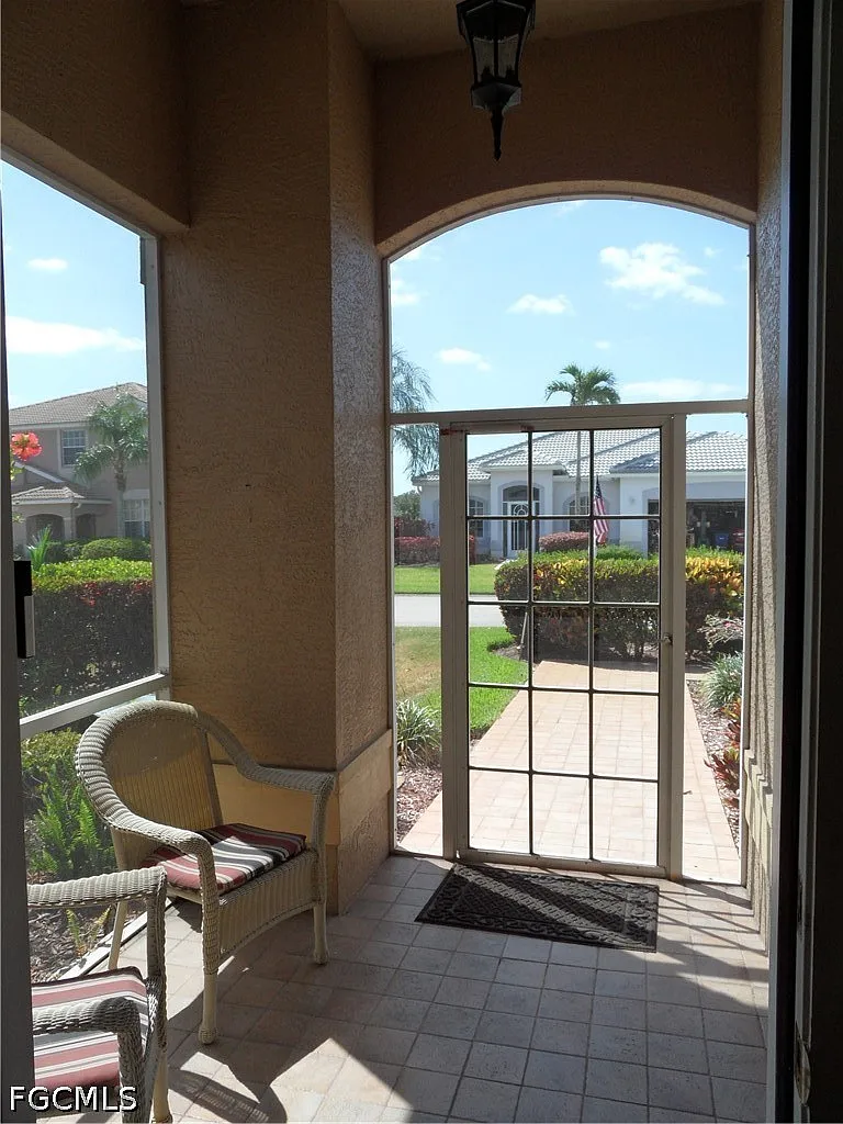 3 bed, 2.0 bath, 1865 sqft, $2,600 — Photo 2