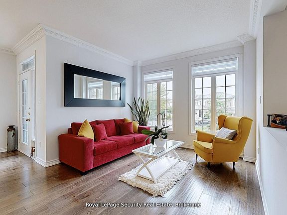5th image of 128 Daiseyfield Cres