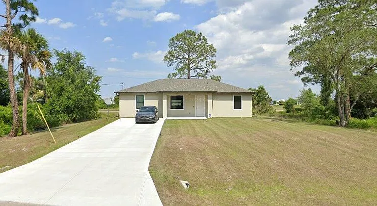 5037 N Dogwood Cir — Photo 1