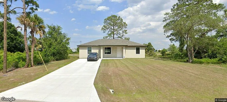 5037 N Dogwood Cir