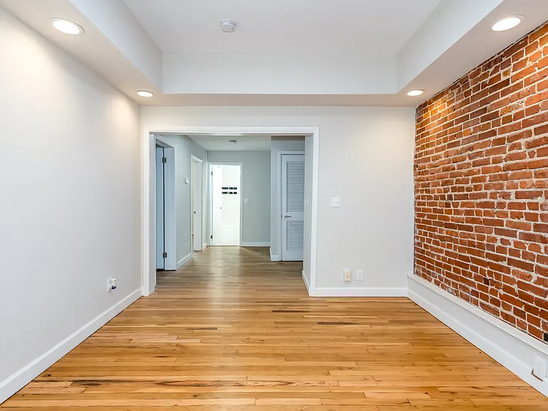1910 Tower Grove Ave #2L — Photo 18