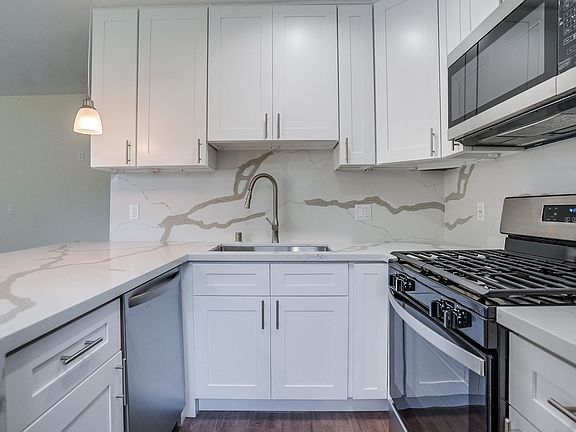 3rd image of 3528 W Adams Blvd #19