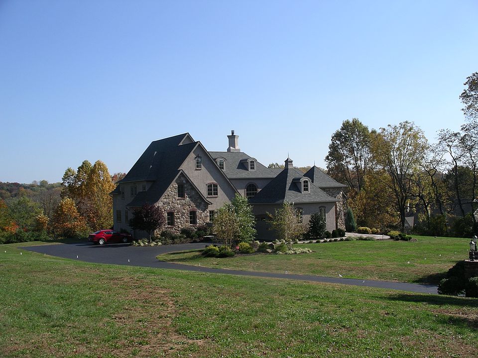 2nd image of 102 Avery Rd