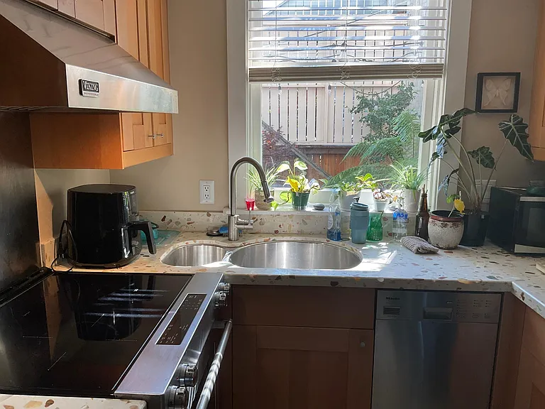 2252 Jones St #B — Photo 11