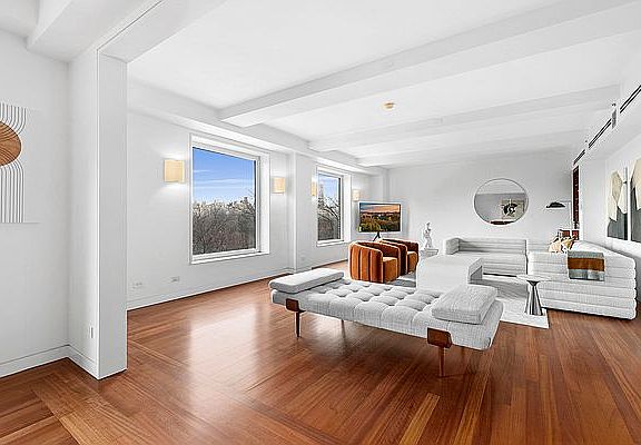 3rd image of 160 Central Park S #660