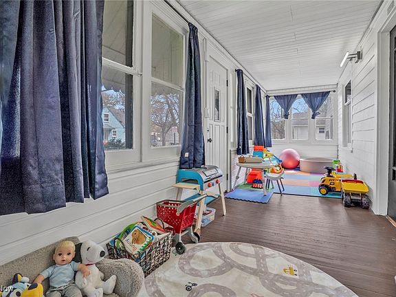 4th image of 1568 Wildon Ave