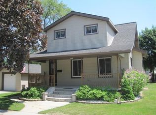 1013 N 12th St, Manitowoc, WI 54220
