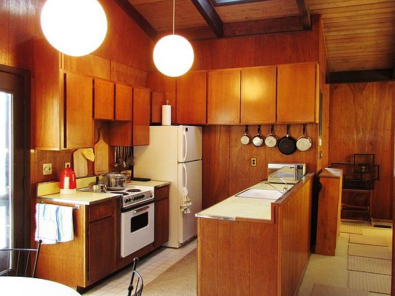 4th image of 61 Pinetree Dr