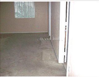 4th image of 921 Swiss St