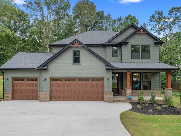 3106 Chatham Dr, Seneca, SC 29678
