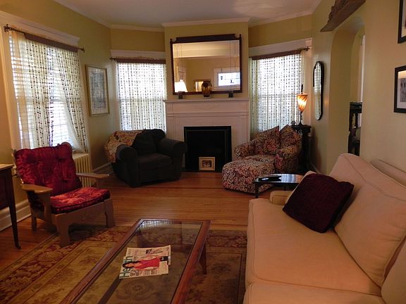 Living room w fireplace