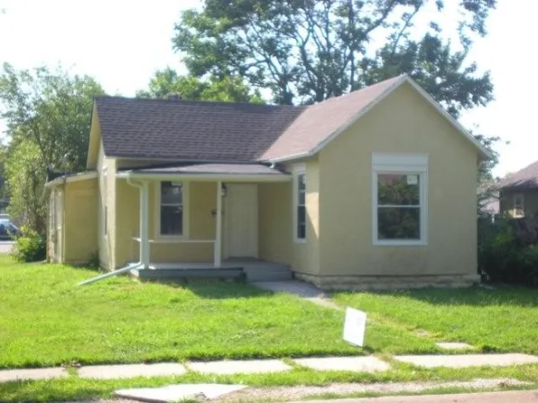 12906 8th St, Grandview, MO 64030