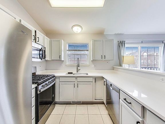 5th image of 1112 Kensington Dr #A2