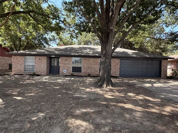 7428 Bogart Dr, North Richland Hills, TX 76180