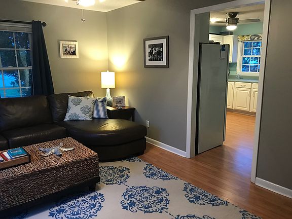 Living looking into Kitchen