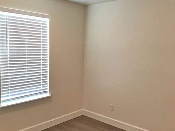 1218 E Peterson Ln — Photo 17