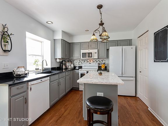 4th image of 2437 Meadowsedge Ln