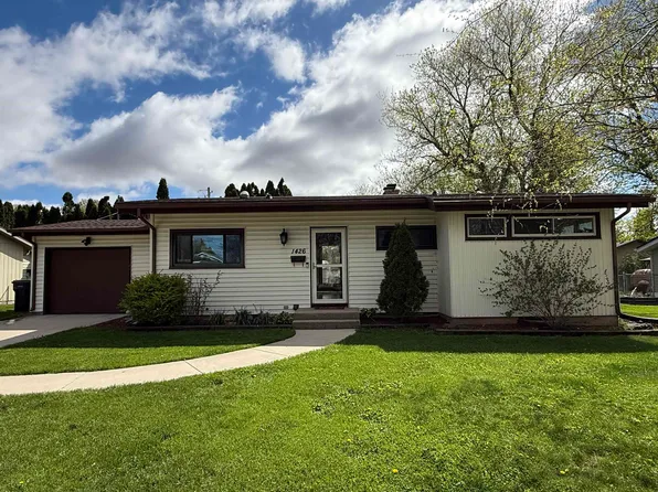 1426 Tamarack Ln, Janesville, WI 53545