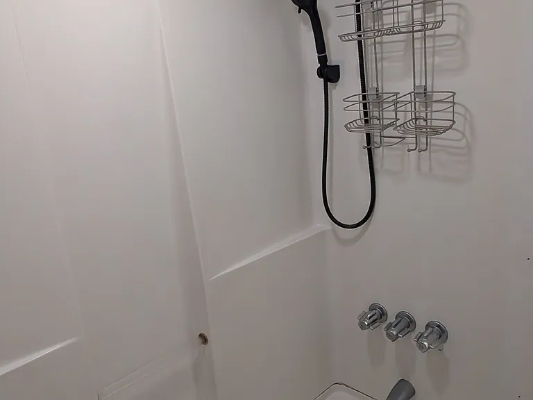 2nd floor: bathroom 1