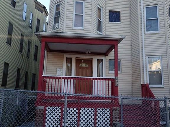 3rd image of 422 Bowdoin St