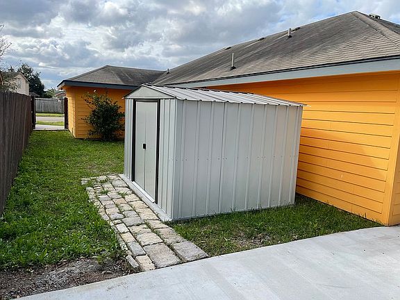 5th image of 3067 Duck Pond Dr