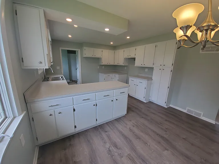 136 Indiana Ave — Photo 4