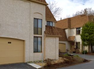 67 Carriage Pl, Edison, NJ 08820