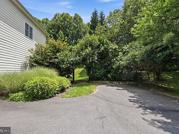 5th image of 11693 Caris Glenne Dr