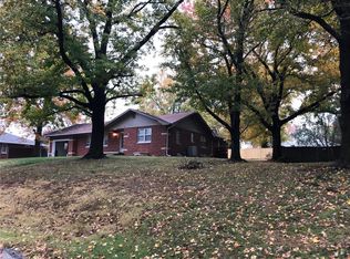 613 Clover Dr, Lebanon, IL 62254