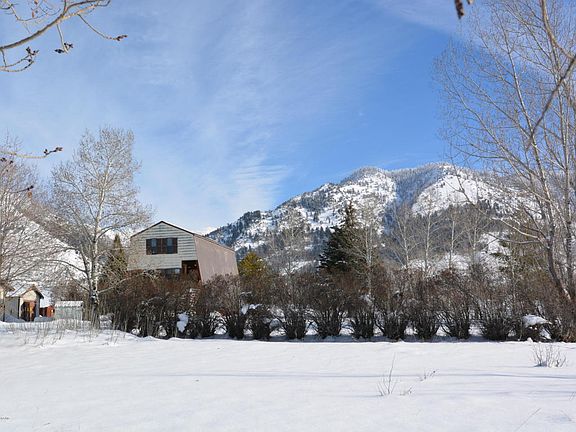 3rd image of 127 Cottonwood Ct