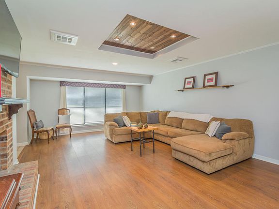 5th image of 214 Sunflower Dr