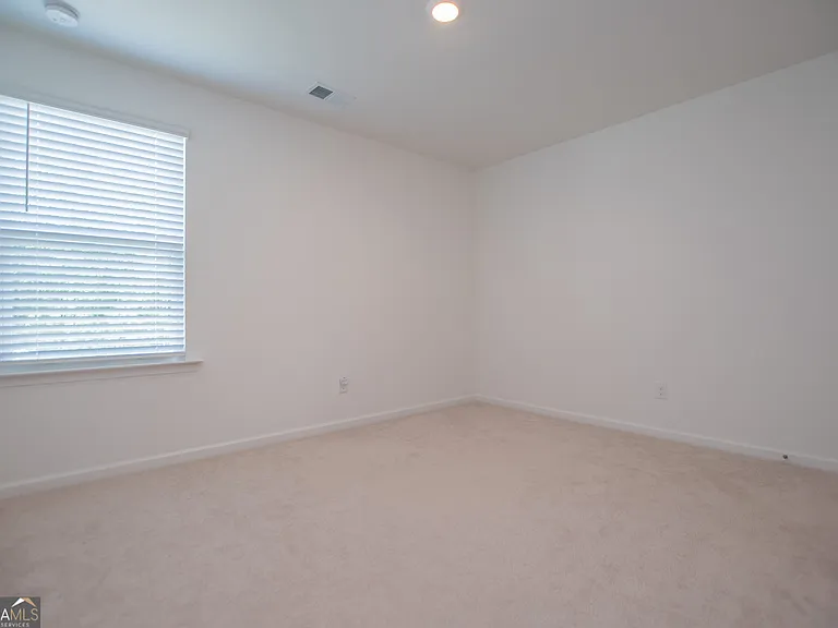 194 Rivulet Dr — Photo 2