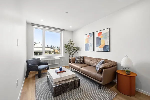 Living room, photo 2