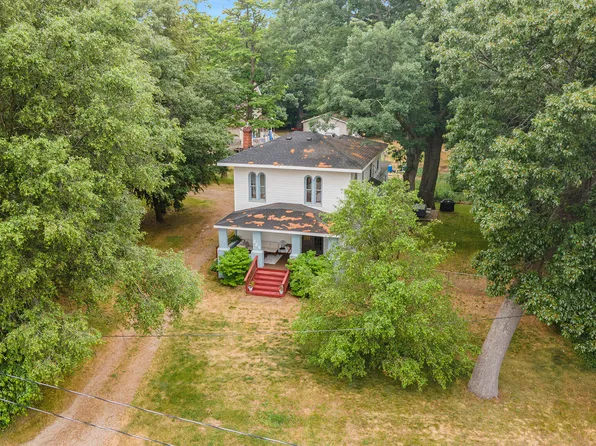 228 Elm St, Fruitport, MI 49415