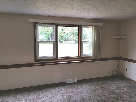 4th image of 4407 Marshall Ave Unit 1