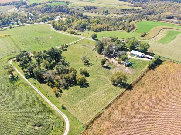 S3928 Ostrem Ln, Viroqua, WI 54665