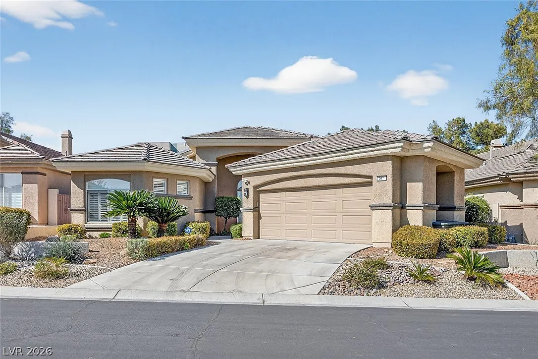 2 bed, 2.5 bath, 2951 sqft, $3,200 — Photo 2