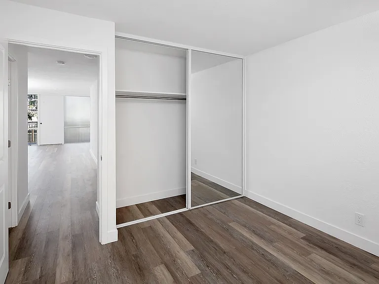 Crystal Tower Apartments — Photo 21