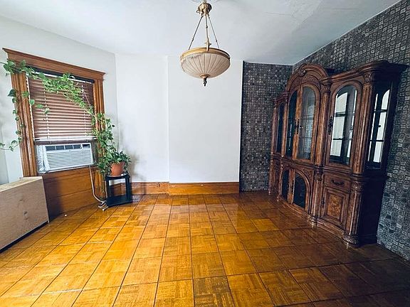 3rd image of 134 Kensington Ave APT 2