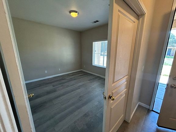 3rd image of 814 W James Ct