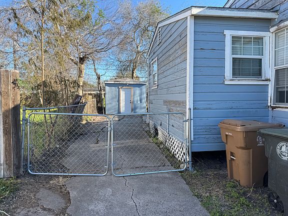 3rd image of 1466 Melbourne Dr