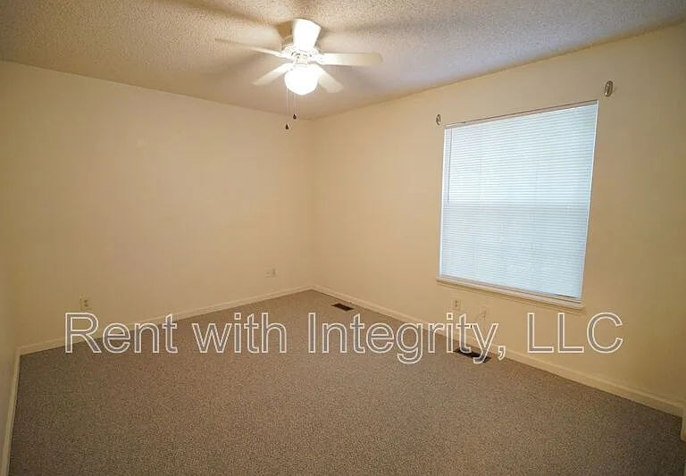 2335 Parrot Ln — Photo 17