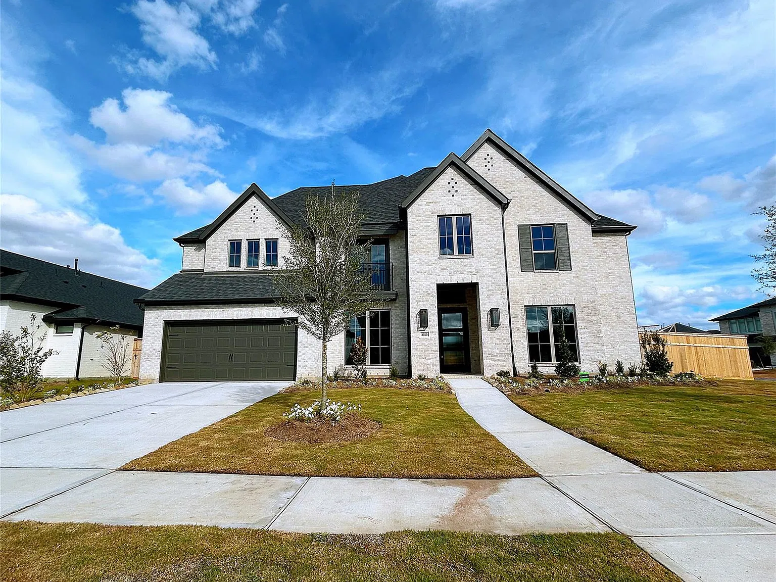 5 bed, 4.5 bath, 4199 sqft, $6,700 — Photo 2