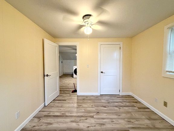 4th image of 255 Oliphant Ln #B