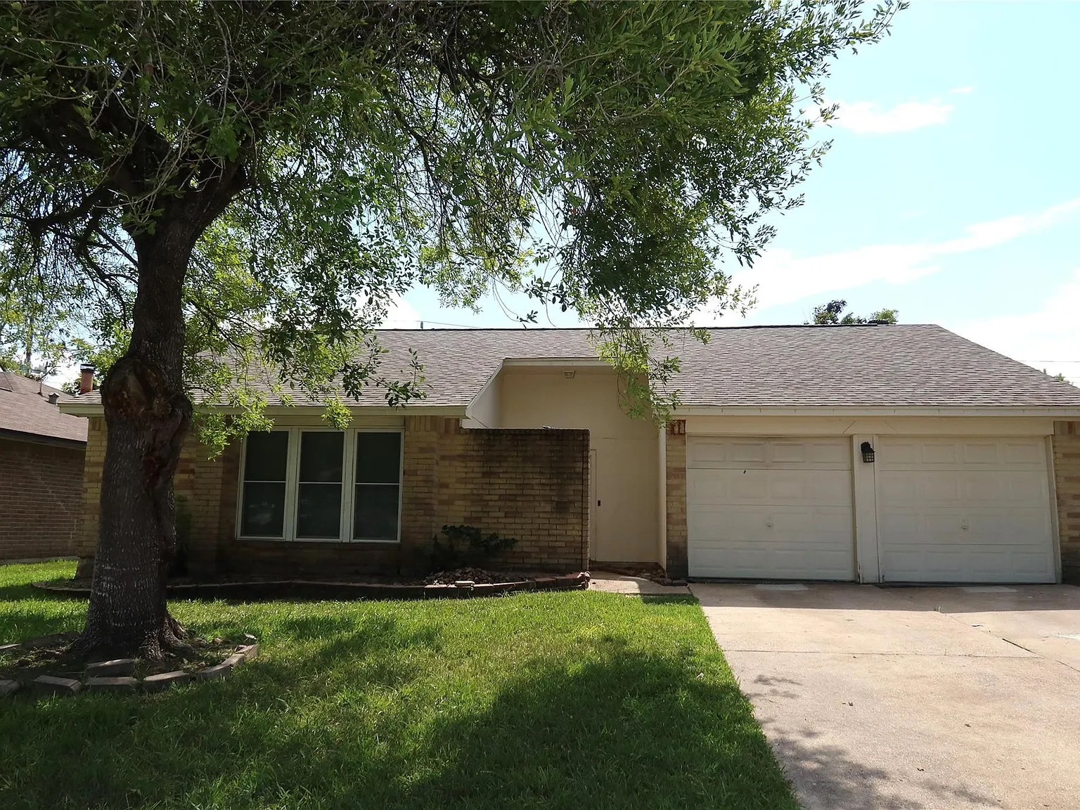 3 bed, 2.0 bath, 1491 sqft, $2,300 — Photo 1
