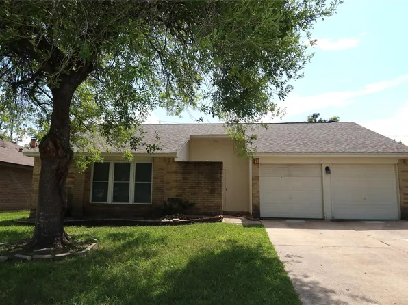 17122 Coachmaker Dr, Friendswood, TX 77546